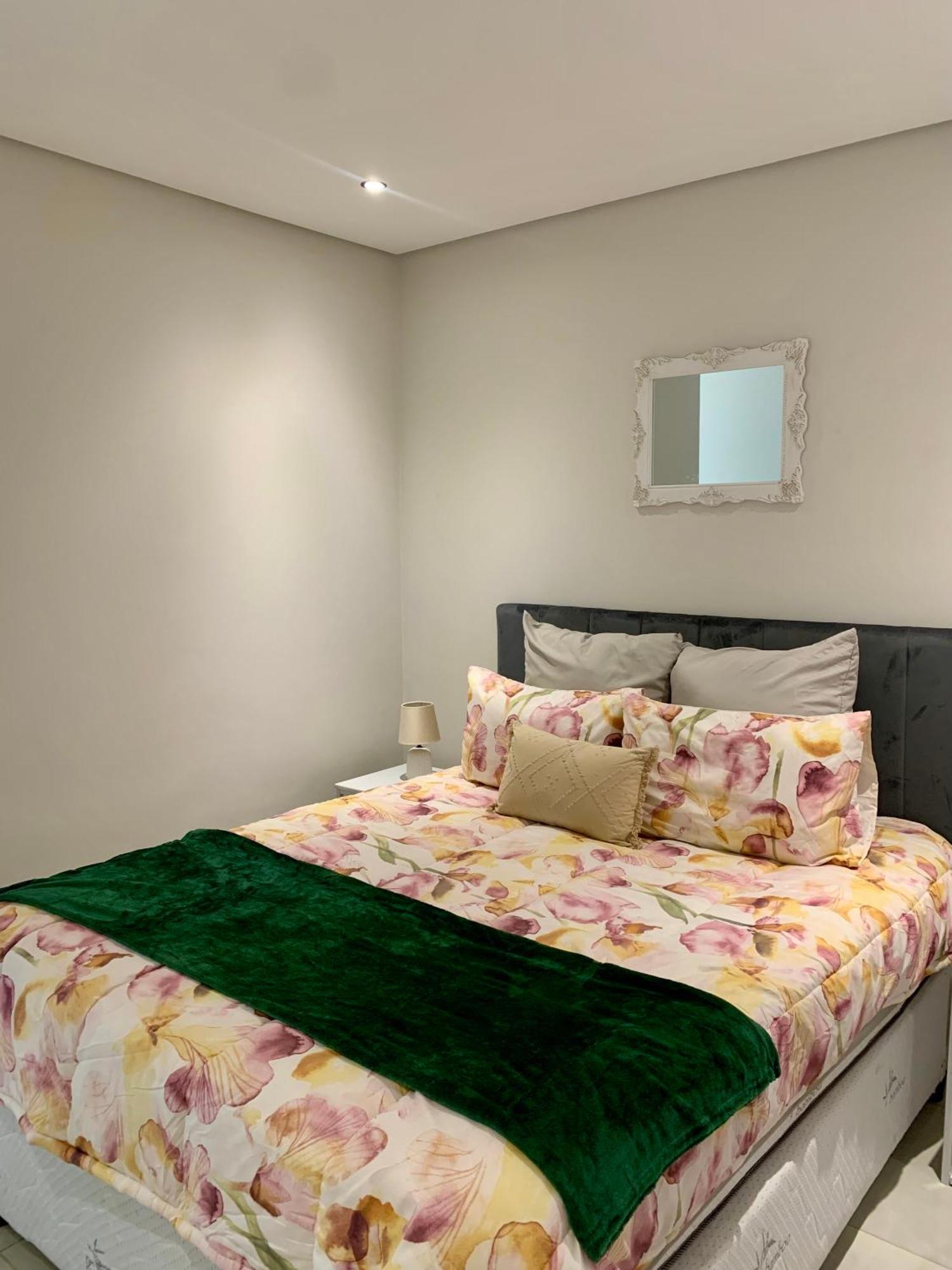 Apartment Oam The Paramount Rosebank Luxury One-bedroom Johannesburg