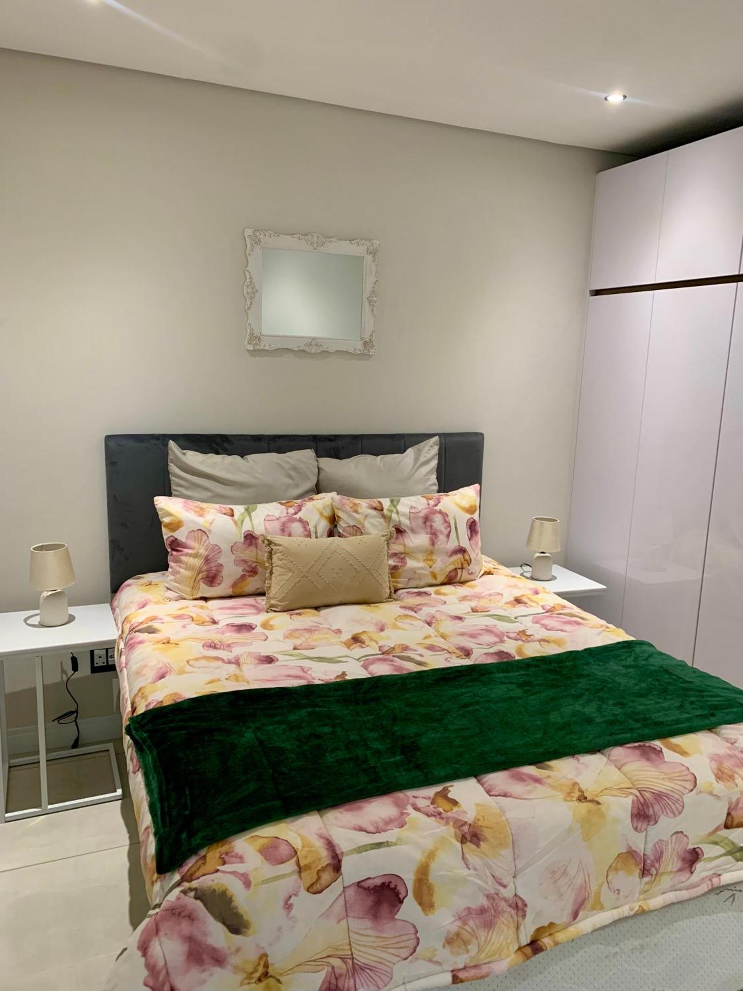 Oam The Paramount Rosebank Luxury One-bedroom Apartment