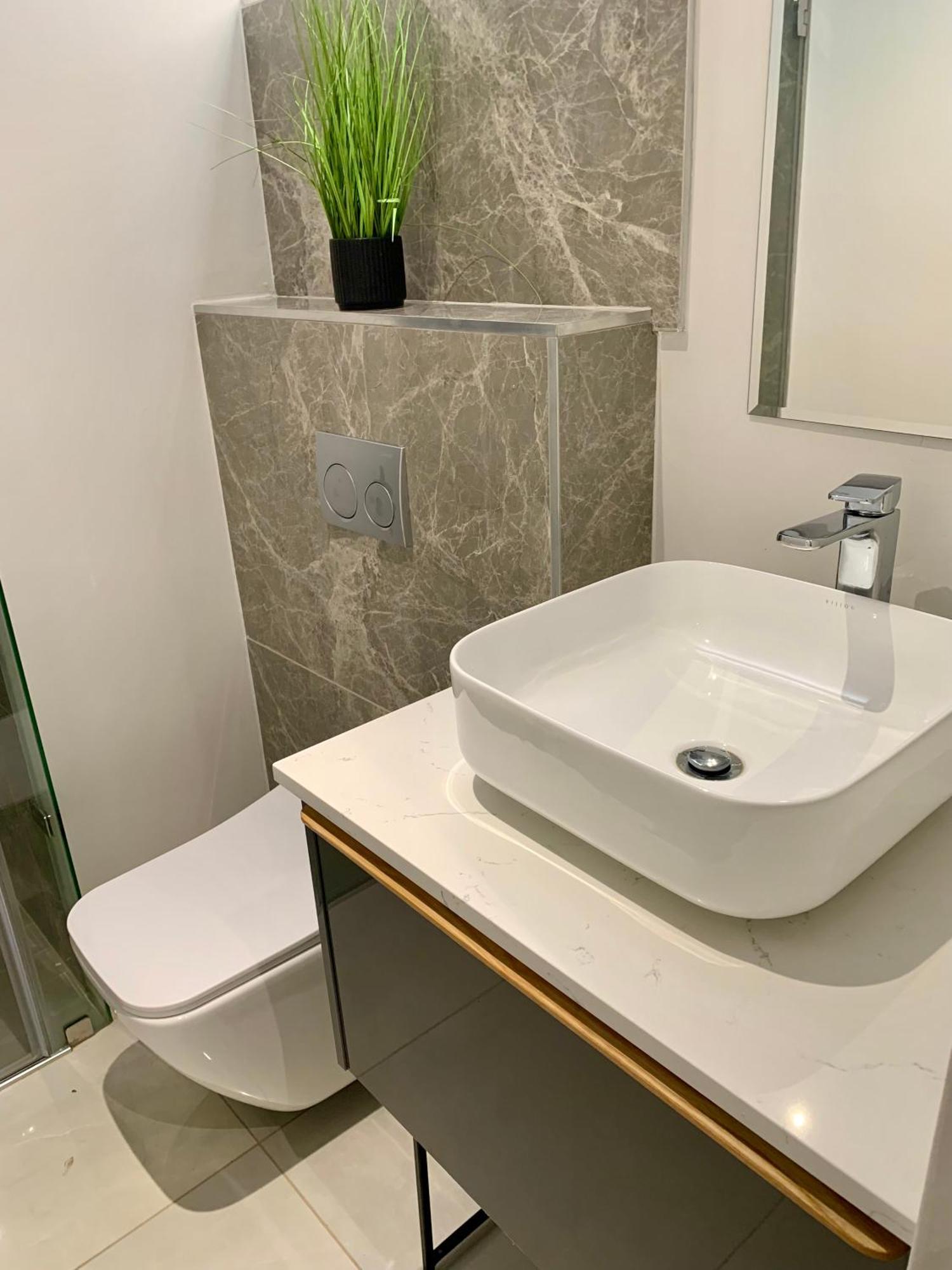 Oam The Paramount Rosebank Luxury One-bedroom Apartment Johannesburg